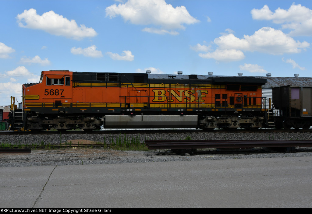 BNSF 5687